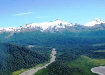 Leyenda/crédito foto: Glaciares mantienen el balance hídrico y climático de las cuencas, aportando agua a ríos, lagos y napas subterráneas. /Chile Sustentable