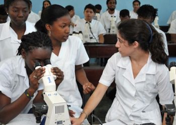 estudiantes cubanos