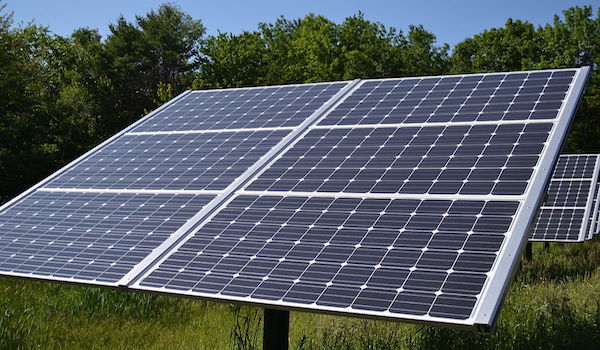 Fixed_Tilt_Solar_panel_at_Canterbury_Municipal_Building_Canterbury_New_Hampshire